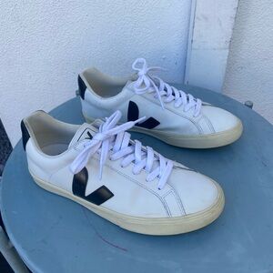 Women's Veja White Campos Leather Shoes (8 US)